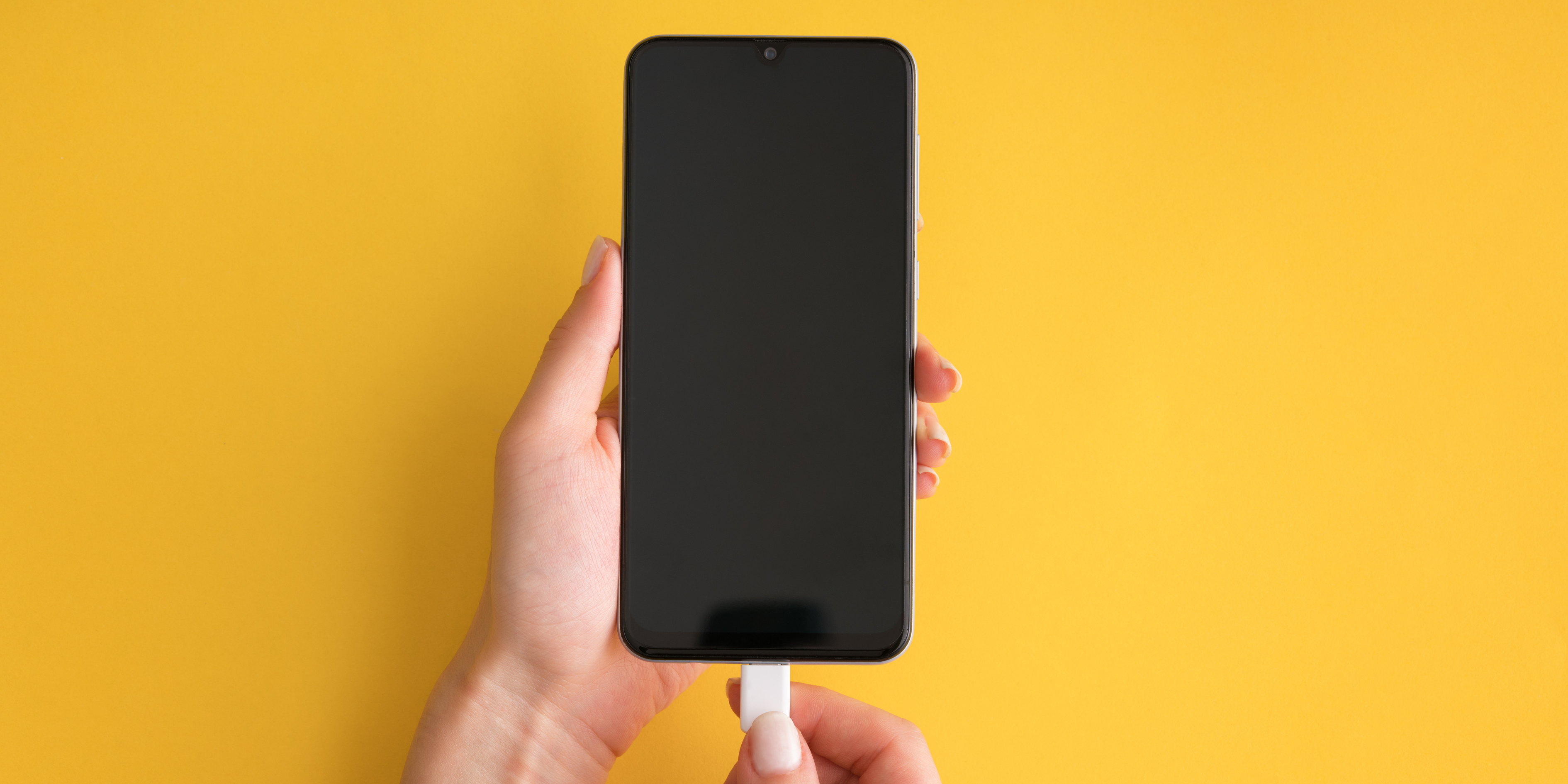 Phone won’t turn on fix – charging unresponsive smartphone with black screen